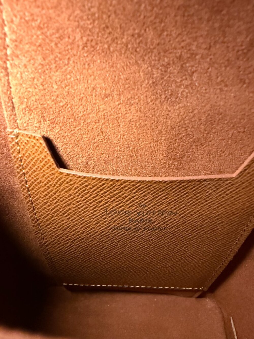 LV Phone Box - Picture 15 of 16